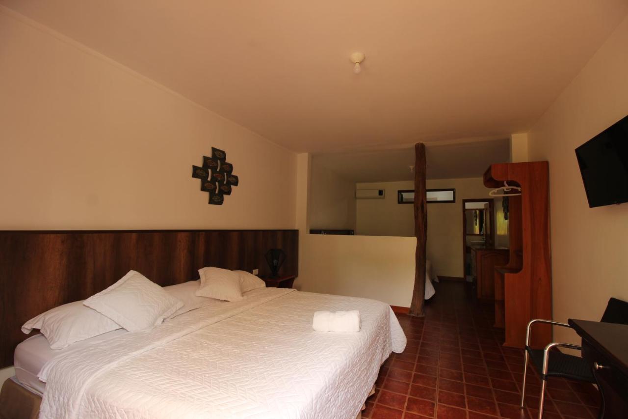Lava House Hostal 푸에르토아요라 외부 사진