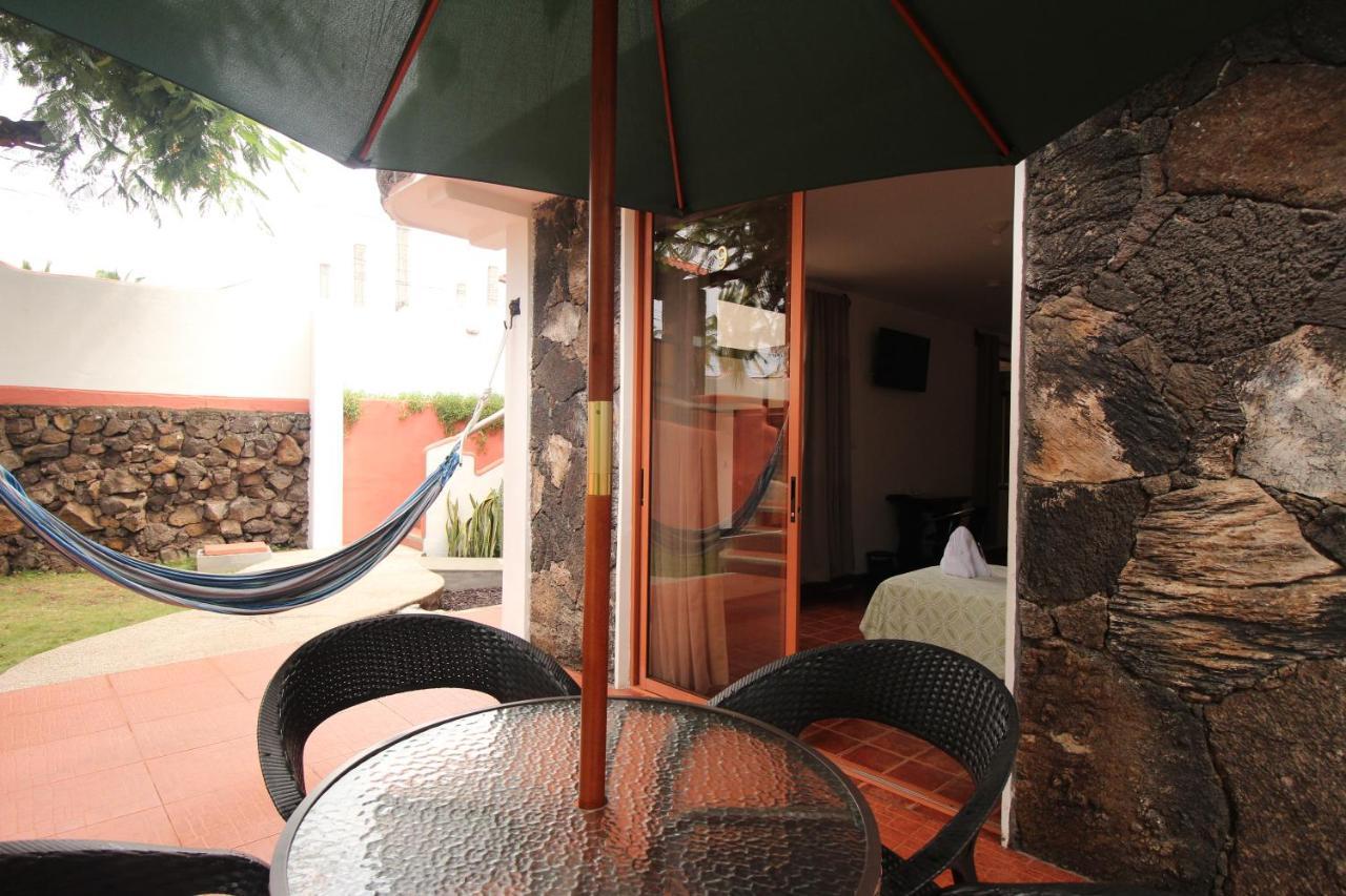 Lava House Hostal 푸에르토아요라 외부 사진