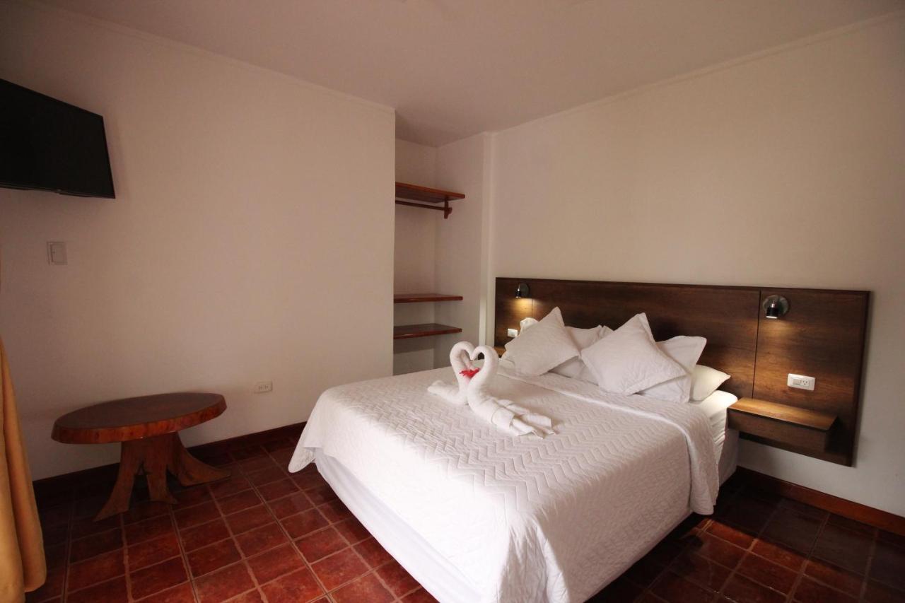 Lava House Hostal 푸에르토아요라 외부 사진