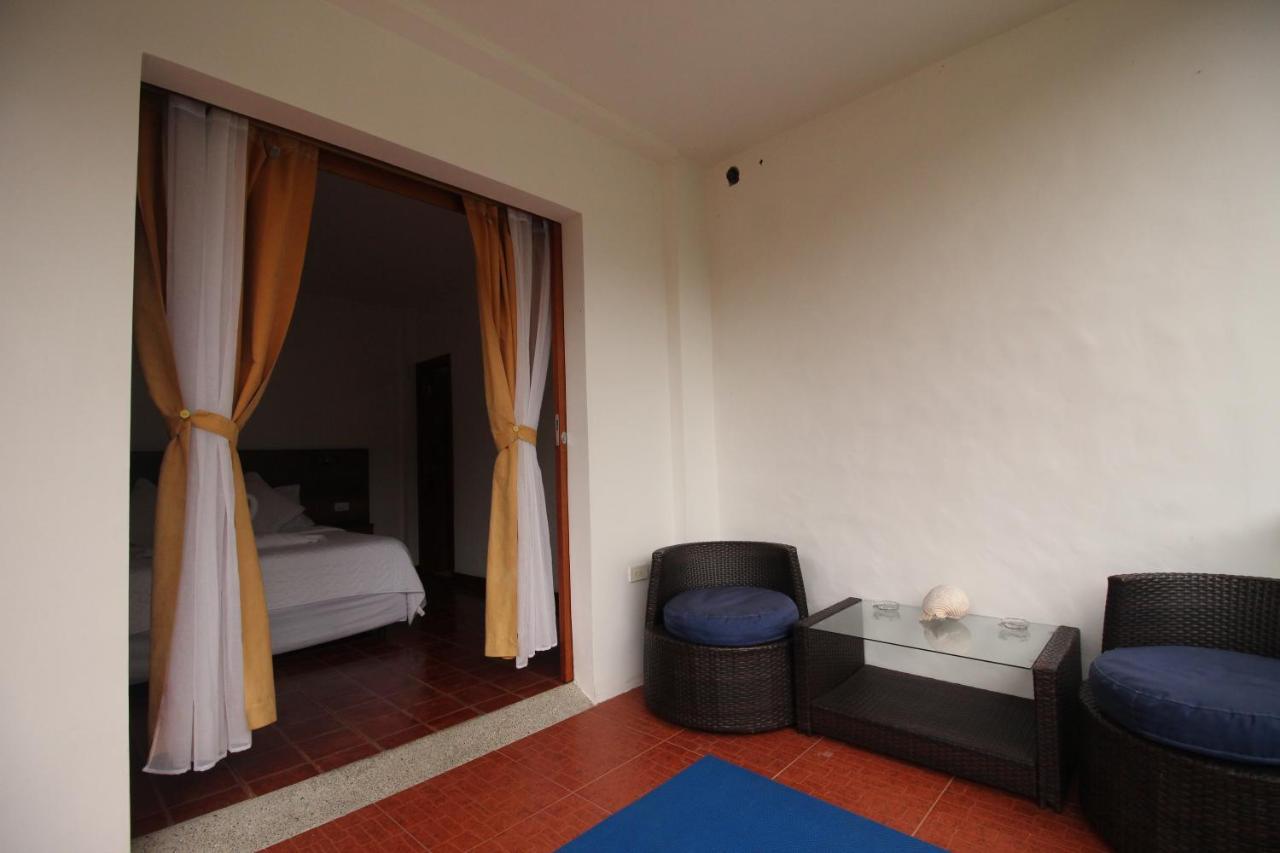 Lava House Hostal 푸에르토아요라 외부 사진