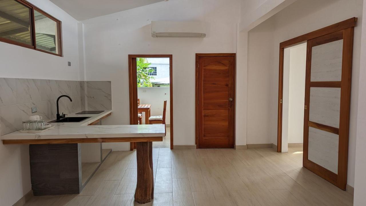 Lava House Hostal 푸에르토아요라 외부 사진