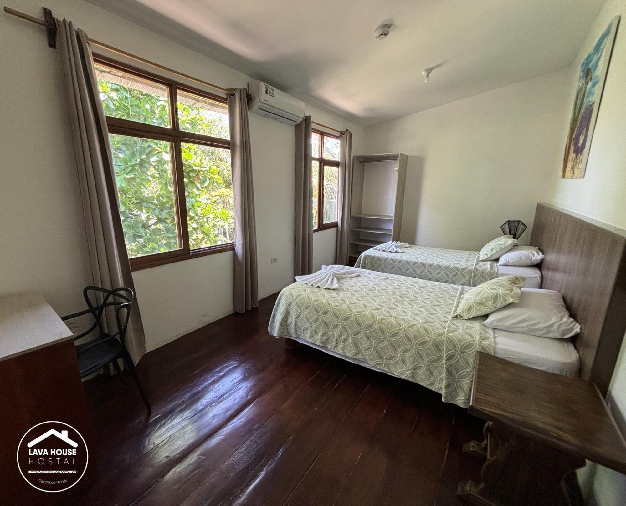 Lava House Hostal 푸에르토아요라 외부 사진